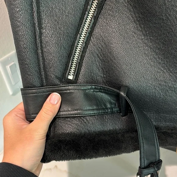 Zara Black Moto Vest with Faux Fur Collar - Picture 3 of 3